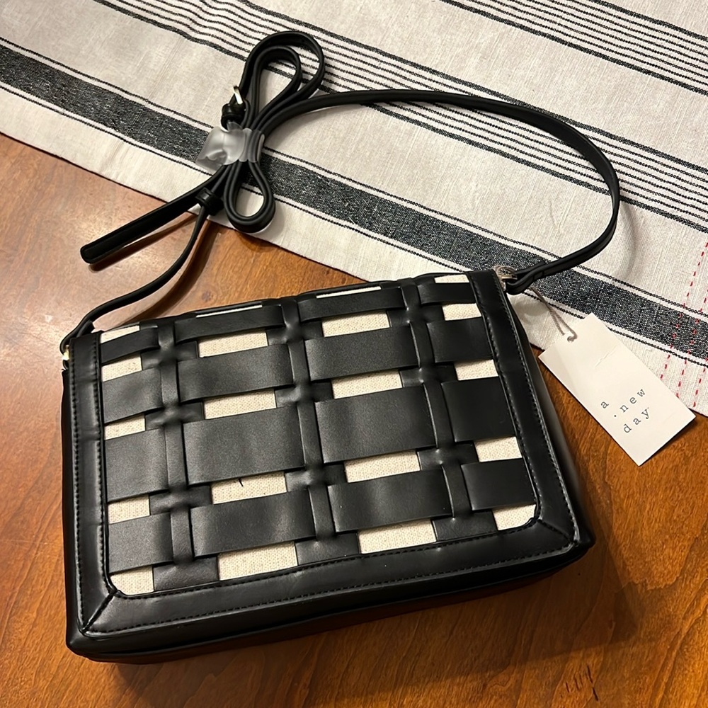 Universal Thread Soft Saddle Crossbody Bag in Faux Black Leather